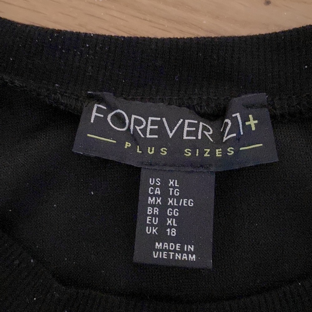 ❌SOLD❌ Forever21+ black & sparkling silver patterned sweatshirt 🖤🩶 - Picture 8 of 8